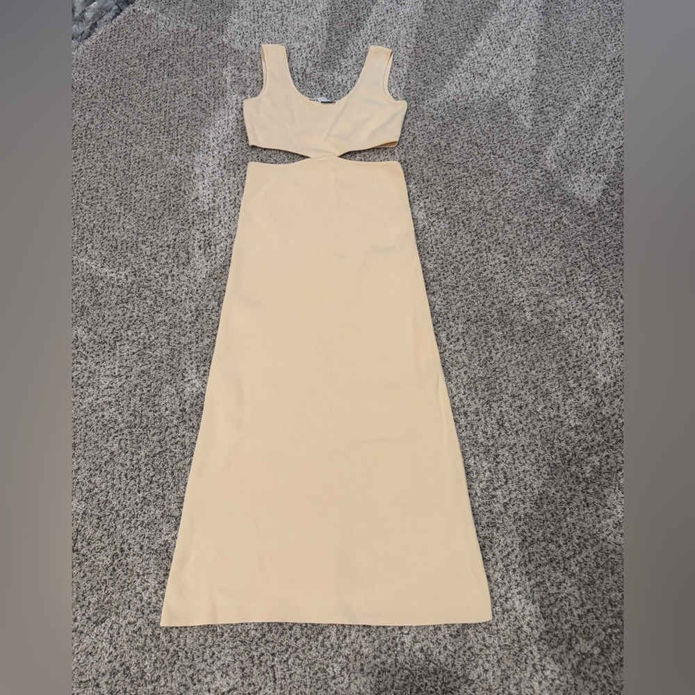 Adorable Women’s Zara Knit Dress with cutouts
